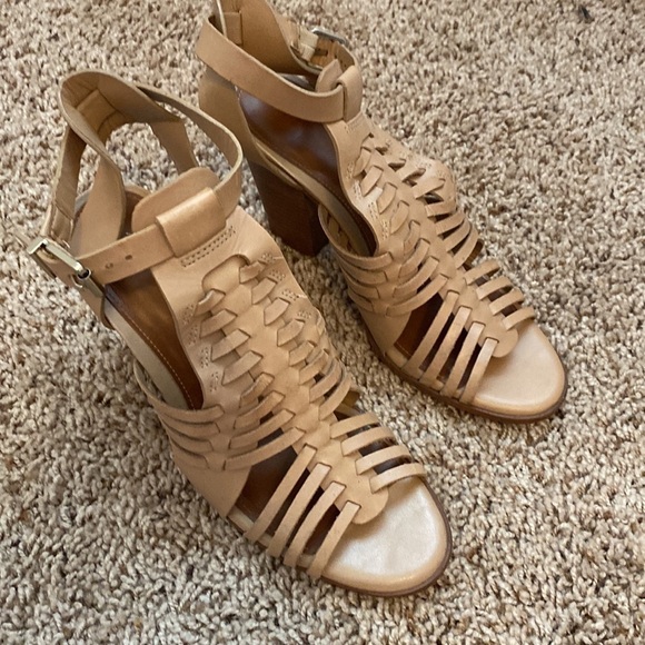 Gianni Bini “Heart Braker” Caged Leather Heels - Picture 9 of 10